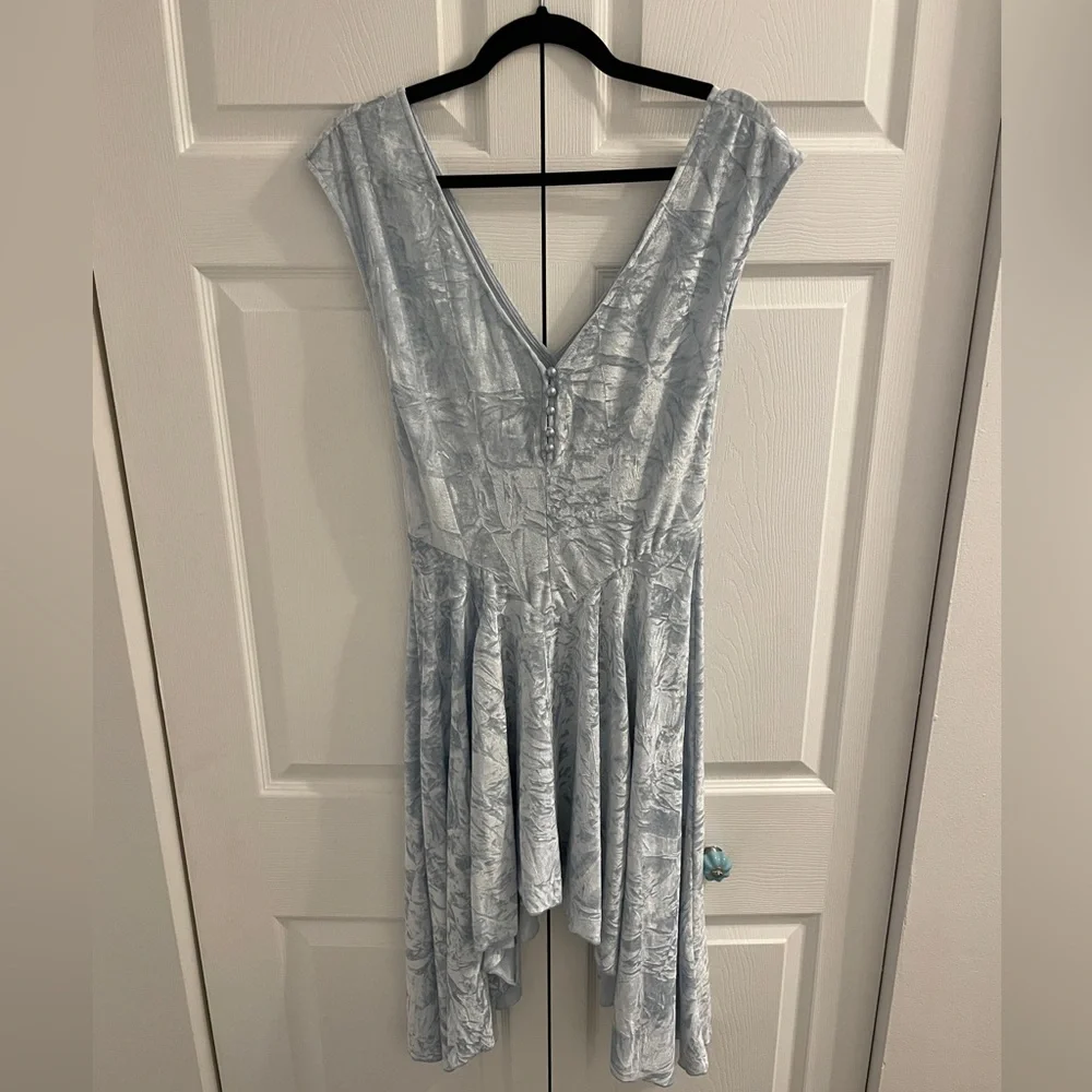 NWOT Urban Outfitters Corina Velvet Short Sleeve Minidress - Picture 5 of 5